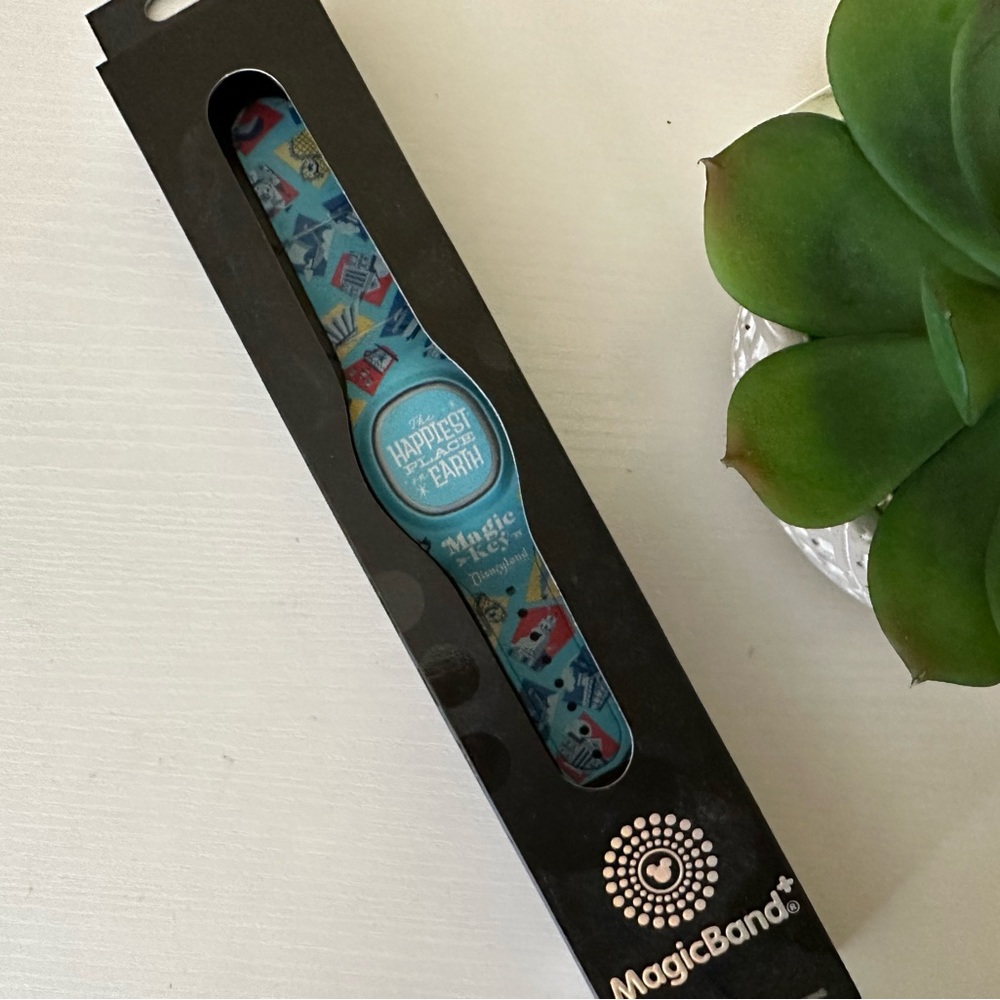 *BN & AUTHENTIC* DISNEYLAND MAGICBAND+